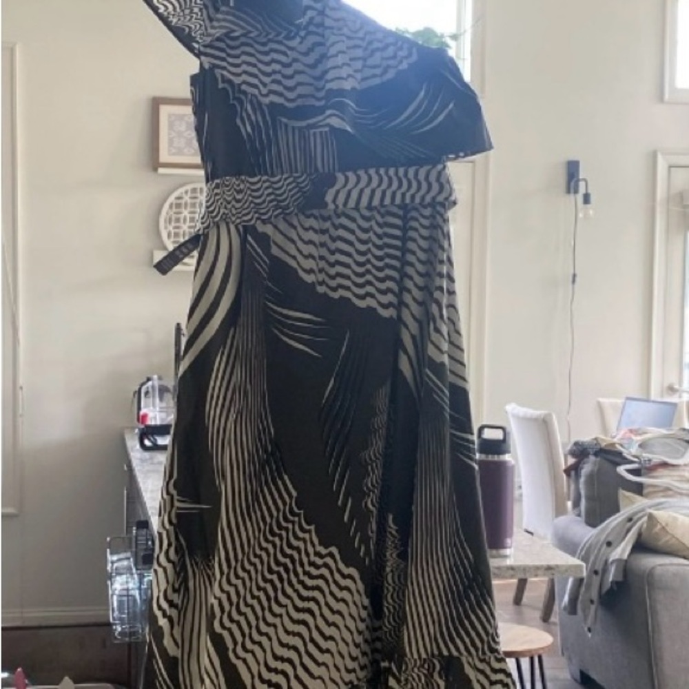 Express Olive and White One-Shoulder Maxi Dress - Picture 9 of 16